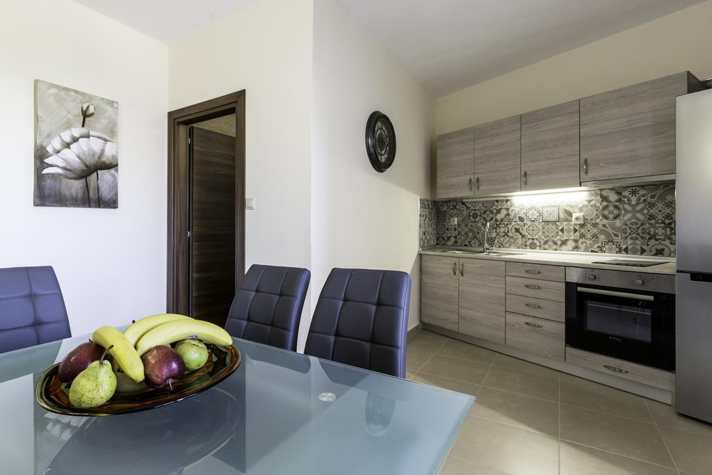 Lyristis Dinos Studios & Apartments Faliraki Exterior foto